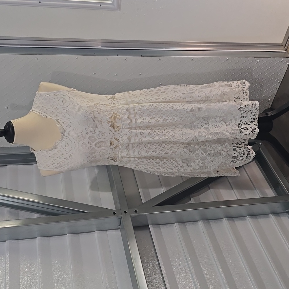 Mixfeer white dress  Size‎ XLARGE